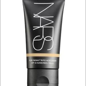 NARS Pure Radiant Tinted Moisturizer Malaga